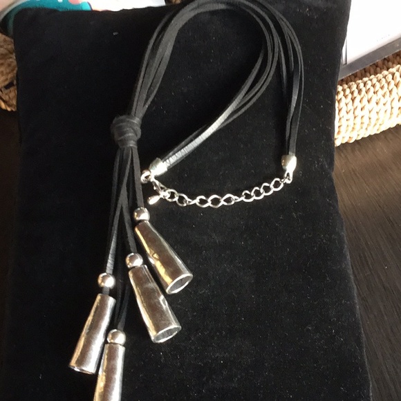 Ladies Costume Necklace - Picture 4 of 8